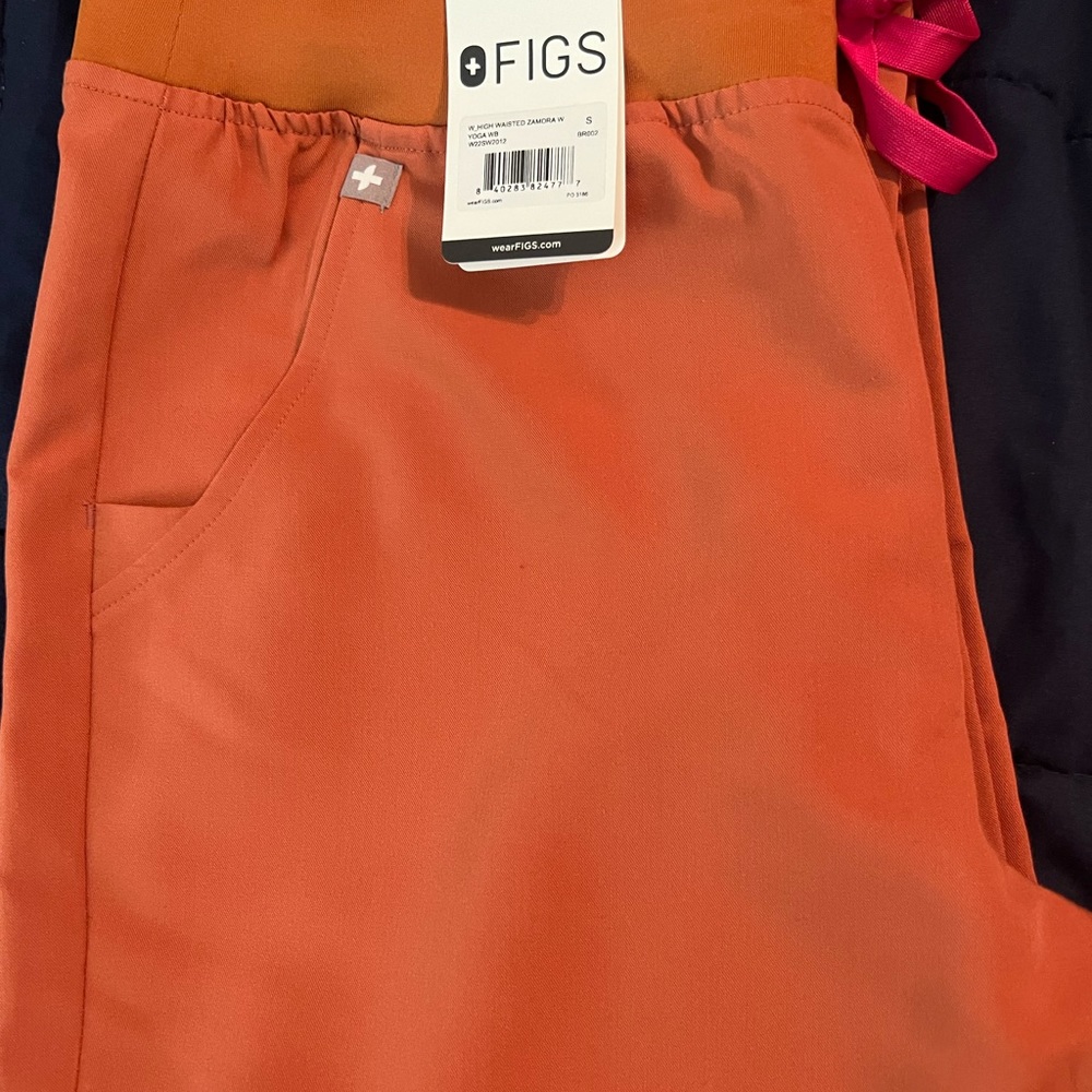 Figs, New with tags, small regular length terracotta Zamora jogger scrub pants